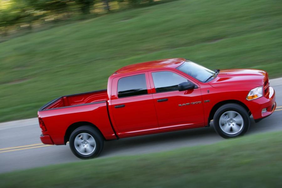  Dodge Ram 1500 Express 2012 года  (фото 2 из 7)